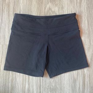 Lululemon reverse groove short